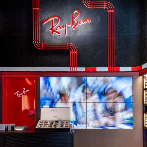 ray ban factory in italy